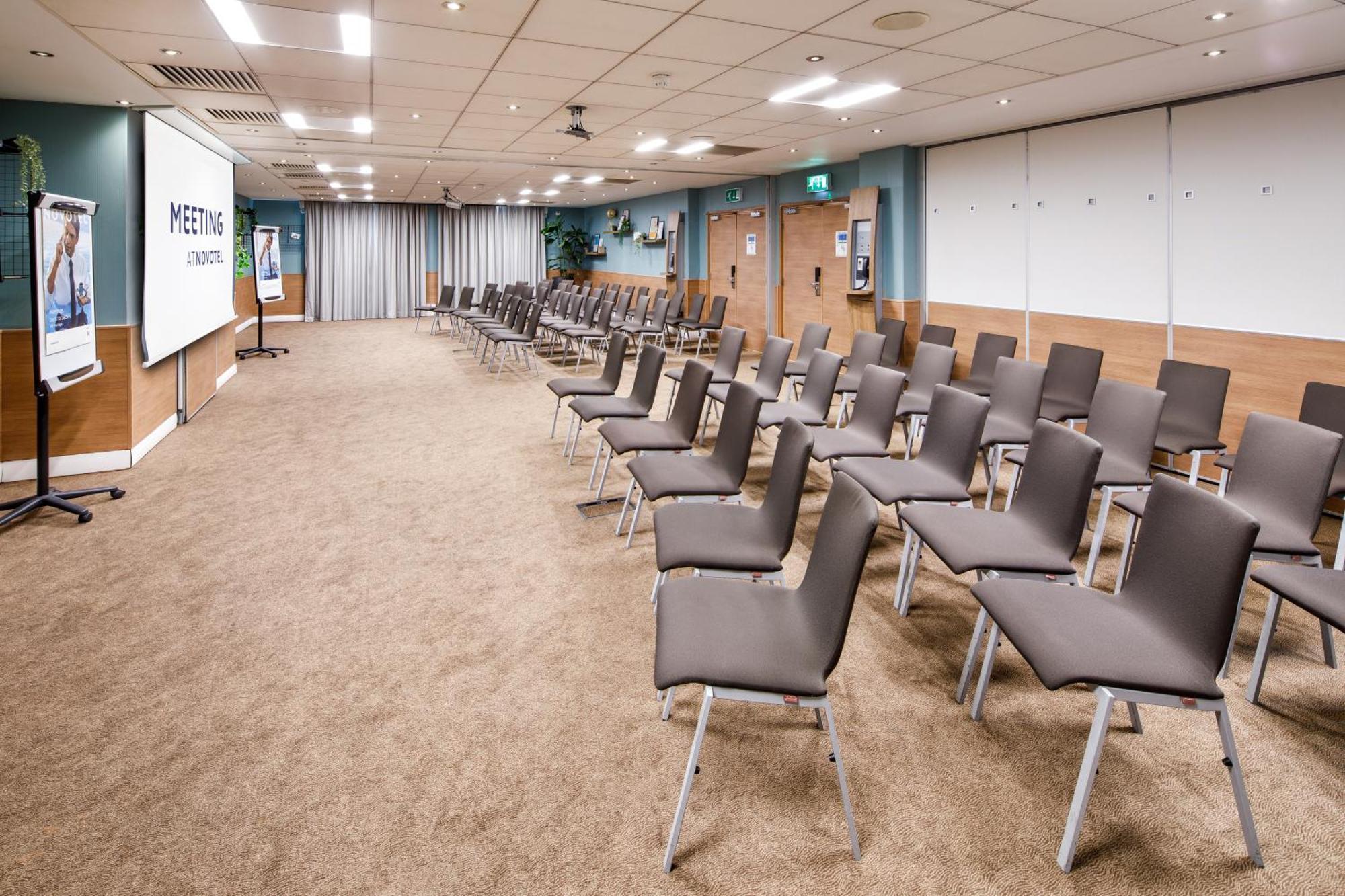 Novotel Greenwich Hotel 4*